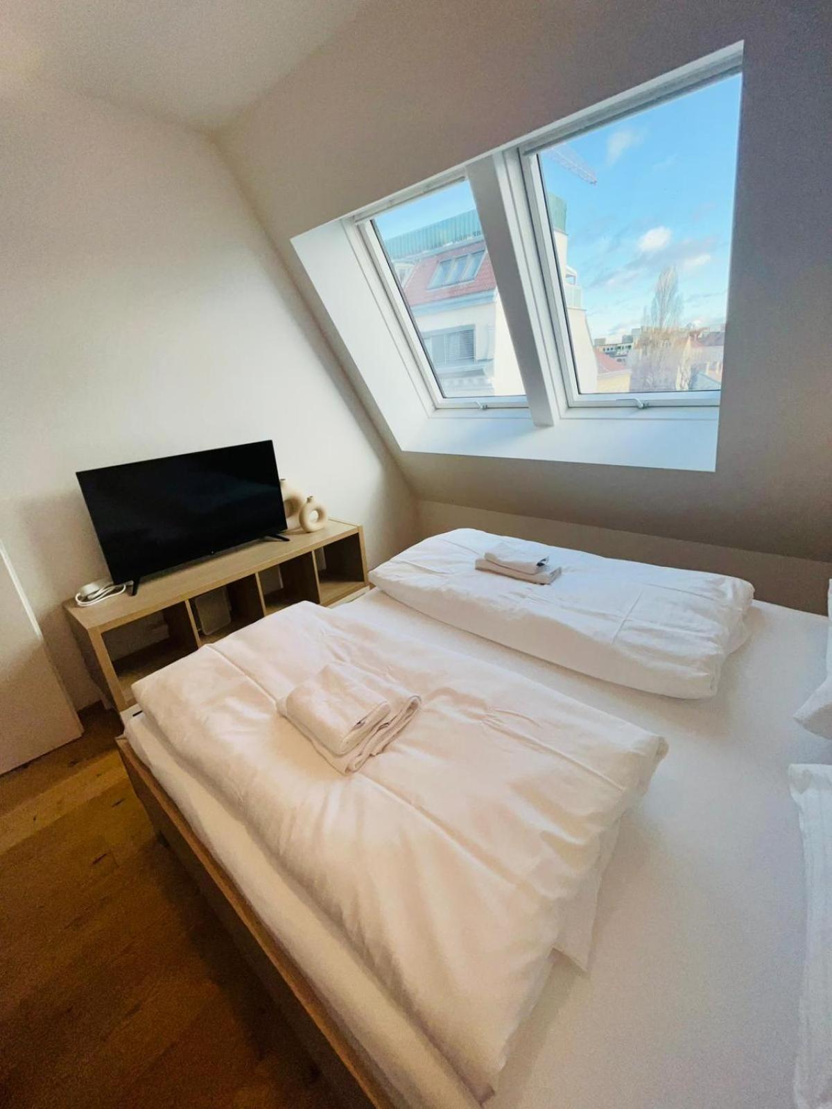 Orestaliving - Penthouse With Private Terrace Wina Bagian luar foto